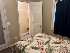 Full size bed with closet. - 3-bedroom hotel in serene Wailuku with AC for your comfort (Wailuku)