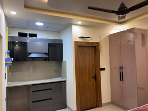Private kitchen - The Stay Palace (ncr)