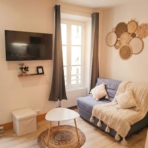 Living area - New Listing (Chambéry)