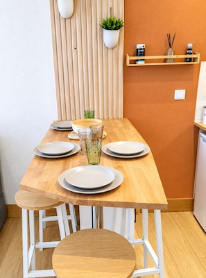 Dining - New Listing (Chambéry)