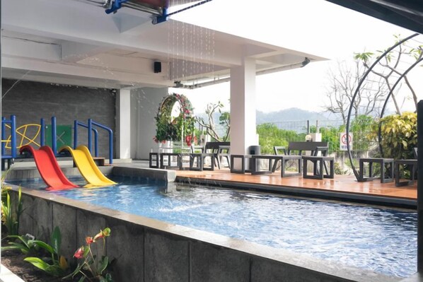 Pool - Pondok Wisata Ilona (Batu)