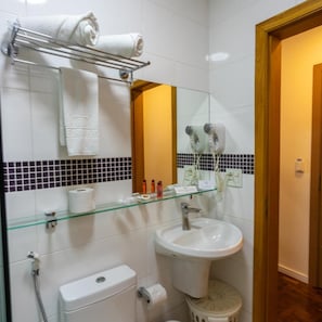 Bathroom - Hotel Amalia by Plaza Xavier (São Paulo)