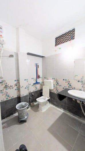 A bathroom with a toilet, bidet, and sink. - Krishnaalay Guest House (Ujjain)