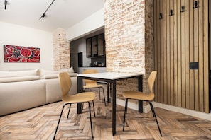 Dining - Wagner 12 Old Town Apartment - 2 bedrooms, sleeps 5, Wi-Fi (Rīga)