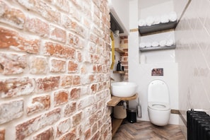 Bathroom - Wagner 12 Old Town Apartment - 2 bedrooms, sleeps 5, Wi-Fi (Rīga)