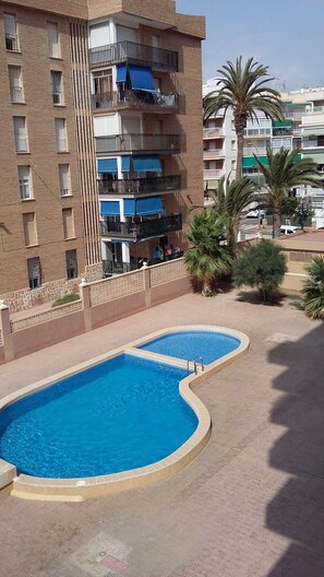 حمام سباحة