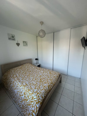 Room - New Listing (Petit-Caux)