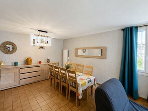 Dining - New Listing (Gouaux-de-Larboust)