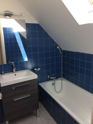 Bathroom - New Listing (Gouaux-de-Larboust)