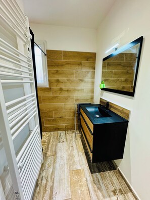 Bathroom - New Listing (Saint-Maurice-d'Ardèche)