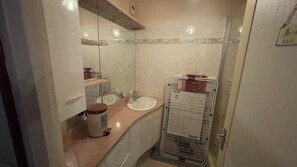 Bathroom - New Listing (Brive-la-Gaillarde)