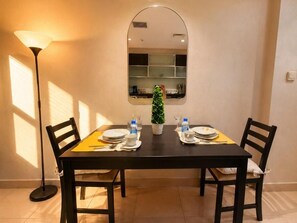 Dining - Zigzag Tower B-Mega place viewing Sea and Golf,2 Bedrooms Apartment # 1110 (Lusail)