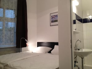 Room - Hotel-Pension Dorma (Berlin)