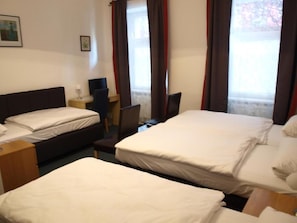 Room - Hotel-Pension Dorma (Berlin)