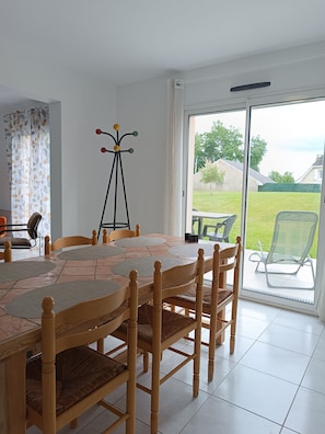 Dining - New Listing (Arbus)