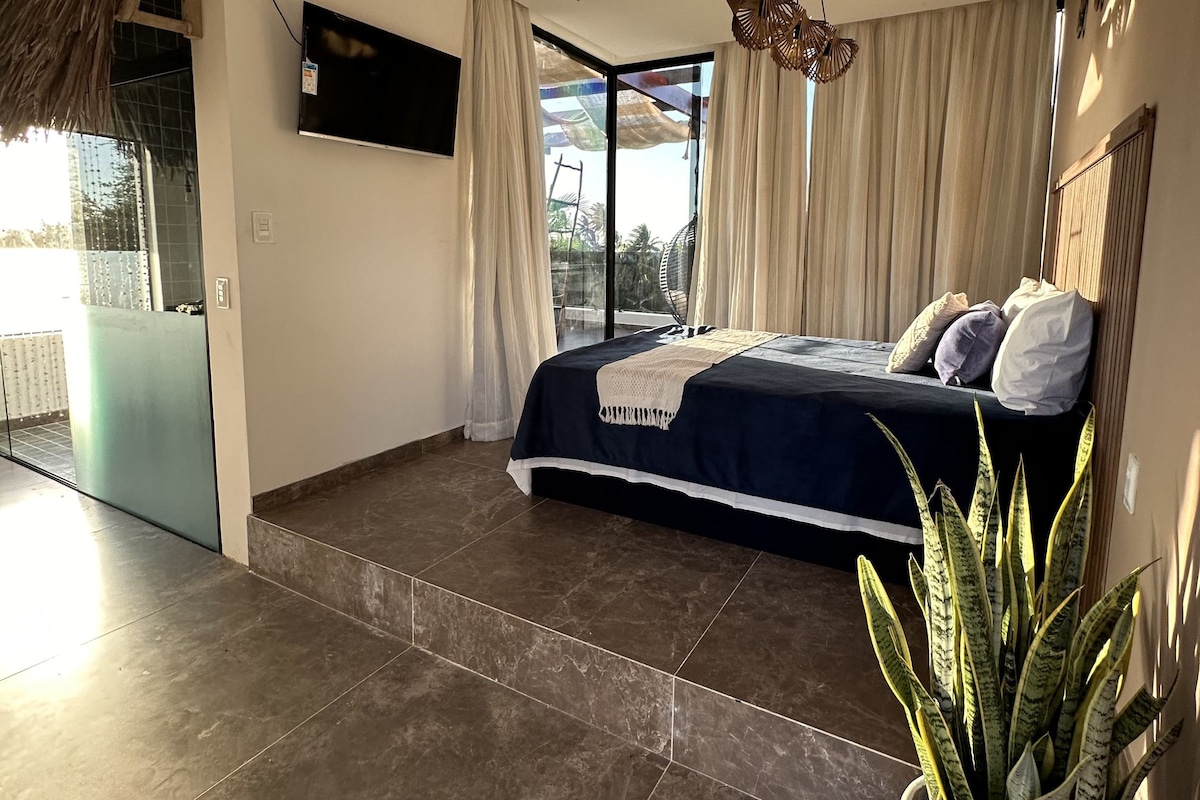 Une chambre à coucher moderne avec un lit, des rideaux, un téléviseur et une plante en pot.