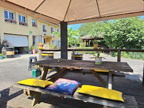 Outdoor dining - New Listing (Autrechêne)