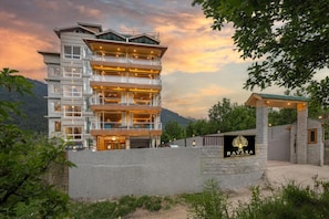 Exterior - The Ravasa (Manali)