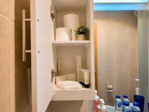 Bathroom - Zigzag Tower A - 2 Bedrooms Made with Love, 34 Floor in Pearl-3408 (Lusail)