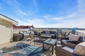 Outdoor dining - 4 Bedroom Rooftop Retreat in beautiful Seaside Heights (Seaside Heights)
