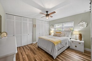 Room - Luxury Winter Park Pool Home! (Winter Park)