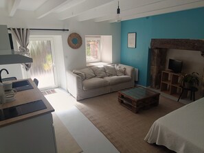 Living area - New Listing (Tréguier)