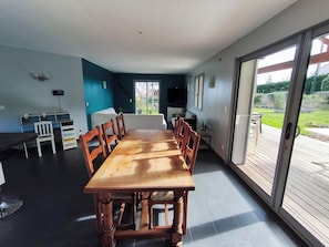 Dining - New Listing (Peaugres)