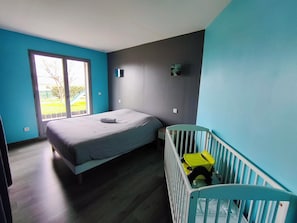 Room - New Listing (Peaugres)