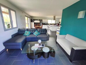 Living area - New Listing (Peaugres)