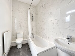 Bathroom - Close to Hallamshire Hospital and City Centre (Sheffield)