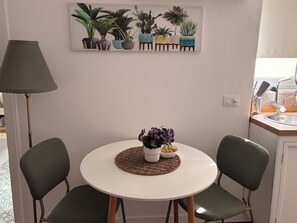 Dining - New Listing (Palermo)