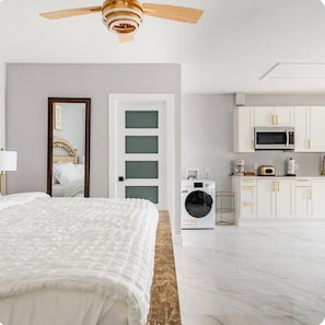Room - Cozy charm and modern design apartment in Deltona, FL. (Deltona)