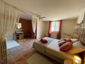 Room - New Listing (Mansigné)