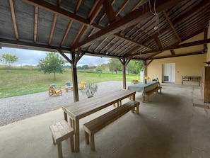 Outdoor dining - New Listing (Mansigné)