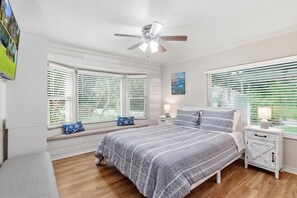 Room - Spacious 4-bedroom house in Homosassa, huge parking! Family and pets friendly (Homosassa)