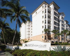 Exterior - Oceanside - Marriott Ocean Pointe Resort 2 bd/bath-Full Resort Access (Palm Beach Shores)