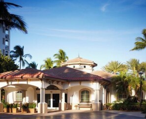 Exterior - Oceanside - Marriott Ocean Pointe Resort 2 bd/bath-Full Resort Access (Palm Beach Shores)