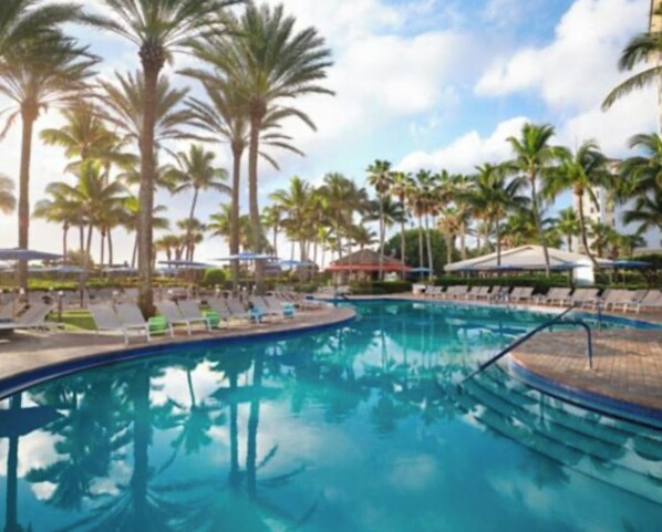 Pool - Oceanside - Marriott Ocean Pointe Resort 2 bd/bath-Full Resort Access (Palm Beach Shores)