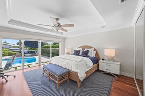 Waterfront resort level, entertainment oasis in charming Lighthouse ...