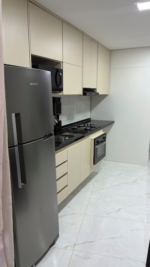 A modern kitchen with a stainless steel refrigerator, a microwave, a gas stove, and a dishwasher. - New Listing (Rio de Janeiro)