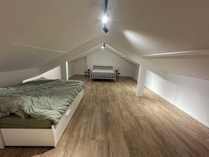Room - New Listing (Blanquefort-sur-Briolance)