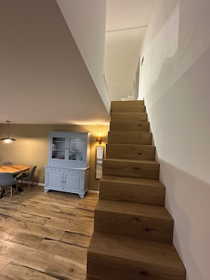 Dining - New Listing (Blanquefort-sur-Briolance)