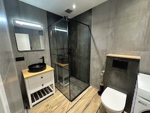 Bathroom - New Listing (Blanquefort-sur-Briolance)