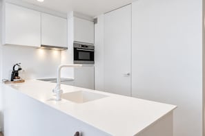 Private kitchen - La Mer Moiselle · 2 bedrooms & private parking (Knokke-Heist)