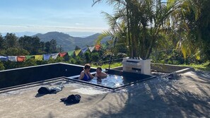 Bañera de hidromasaje al aire libre