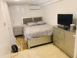 Room - STAR PACIFIC- cozy 1 bedroom brooklyn apartment (Brooklyn)