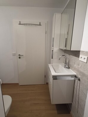 Bathroom - New Listing (Rüdenhausen)