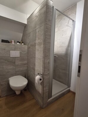 Bathroom - New Listing (Rüdenhausen)