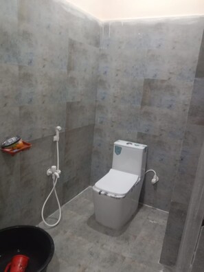 Bathroom - Rajeshwari Hotel and Family Restaurant (Hazaribagh)
