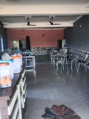 Dining - Rajeshwari Hotel and Family Restaurant (Hazaribagh)